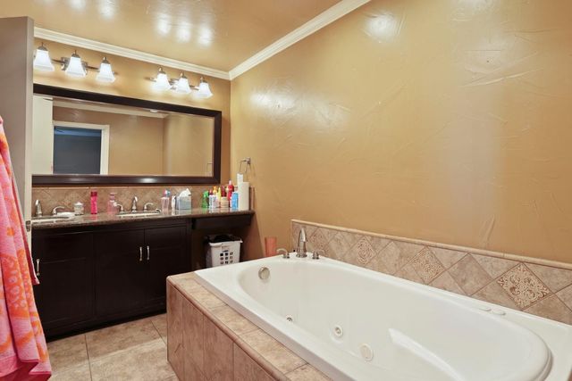 7157 Lighthouse Dr, Stockton, CA 95219