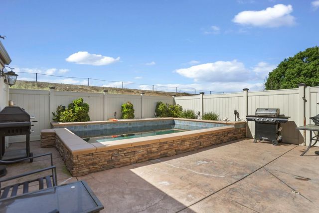 7157 Lighthouse Dr, Stockton, CA 95219