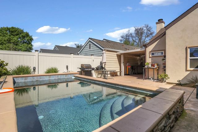 7157 Lighthouse Dr, Stockton, CA 95219