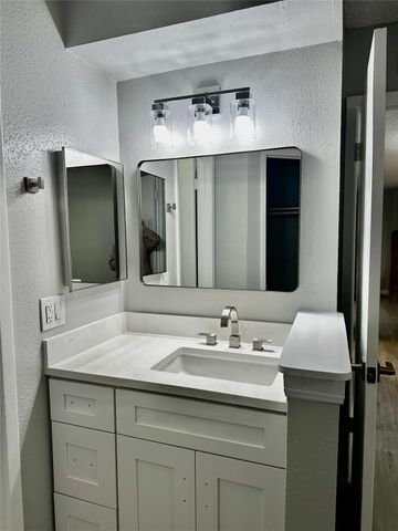 1516 Bay Area Boulevard T2, Houston, TX 77058
