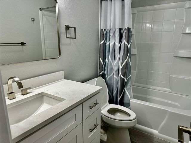 1516 Bay Area Boulevard T2, Houston, TX 77058