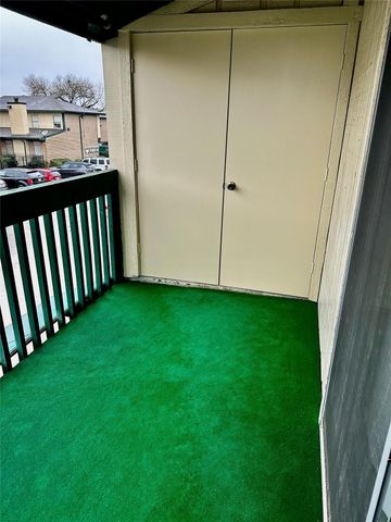 1516 Bay Area Boulevard T2, Houston, TX 77058