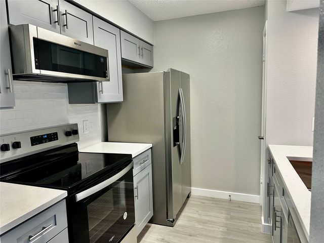 1516 Bay Area Boulevard T2, Houston, TX 77058