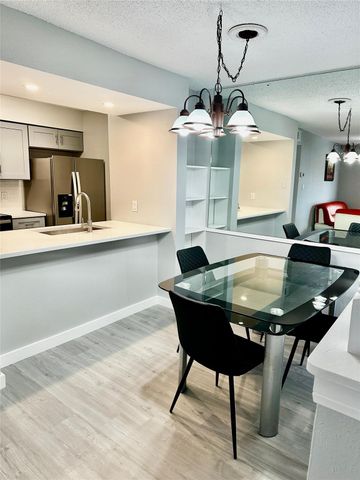 1516 Bay Area Boulevard T2, Houston, TX 77058