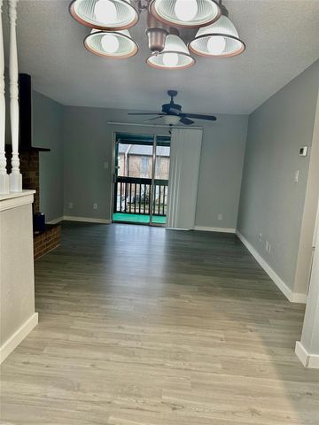 1516 Bay Area Boulevard T2, Houston, TX 77058