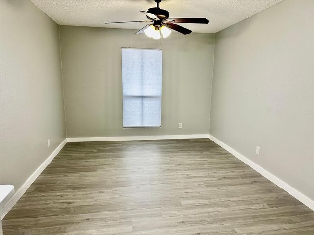1516 Bay Area Boulevard T2, Houston, TX 77058