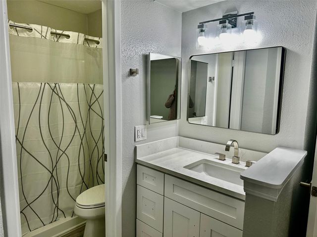 1516 Bay Area Boulevard T2, Houston, TX 77058