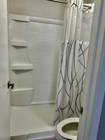 1516 Bay Area Boulevard T2, Houston, TX 77058