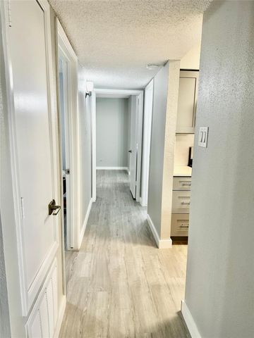 1516 Bay Area Boulevard T2, Houston, TX 77058