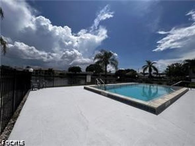 639 SE 13th AVE 120, Cape Coral, FL 33990