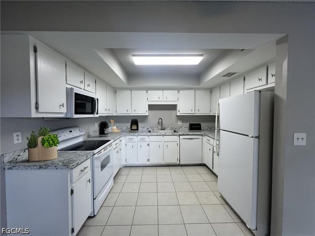 639 SE 13th AVE 120, Cape Coral, FL 33990