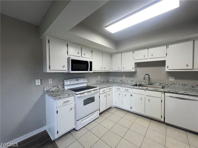 639 SE 13th AVE 120, Cape Coral, FL 33990