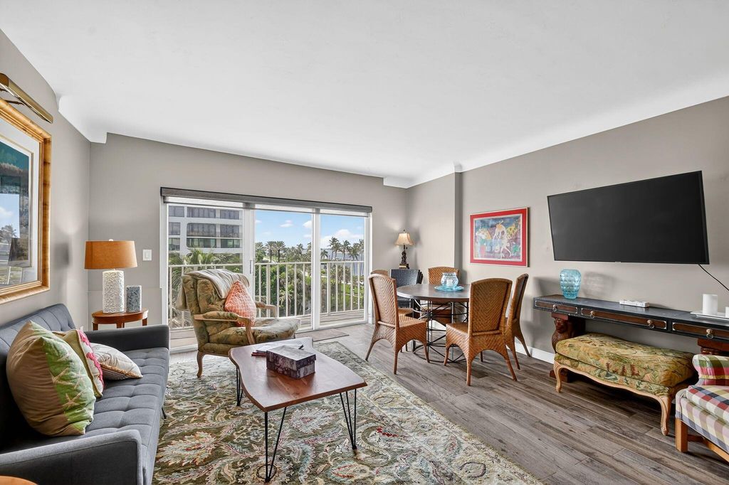 Image 16 of property listing at 3030 S Ocean Boulevard 437, Palm Beach, FL 33480