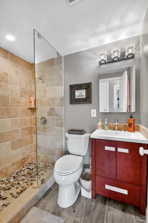 Image 22 of property listing at 3030 S Ocean Boulevard 437, Palm Beach, FL 33480