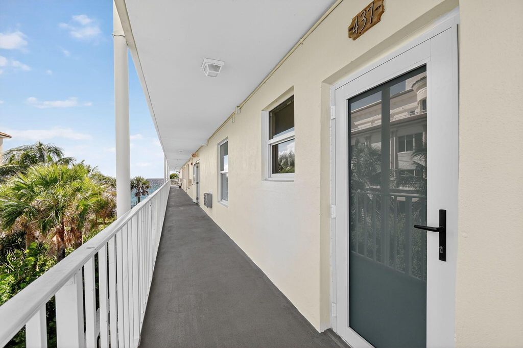 Image 3 of property listing at 3030 S Ocean Boulevard 437, Palm Beach, FL 33480