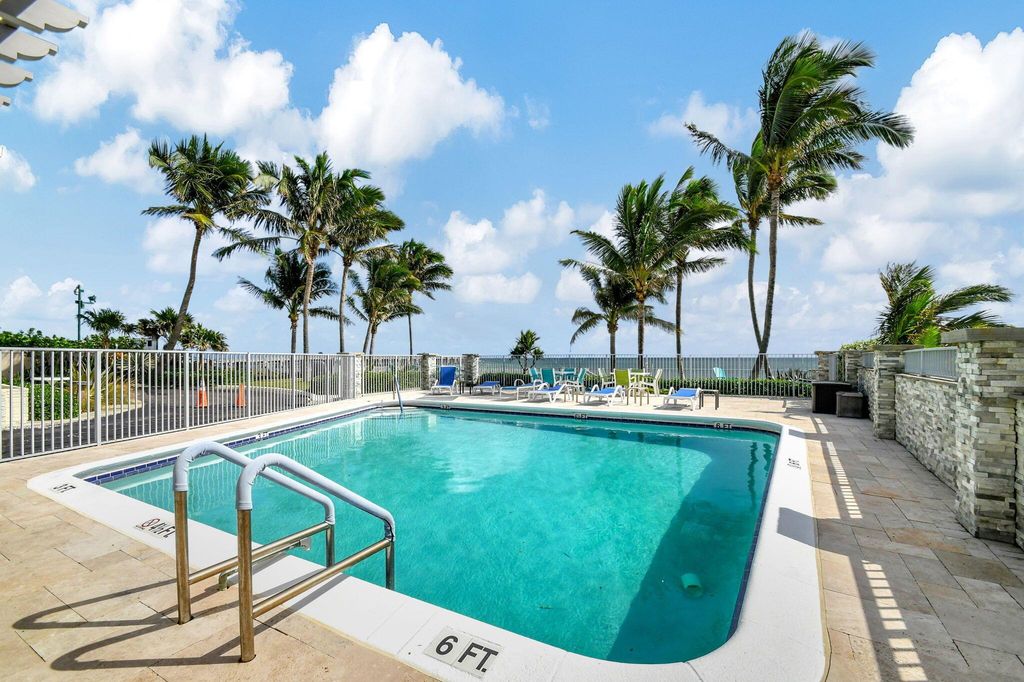 Image 30 of property listing at 3030 S Ocean Boulevard 437, Palm Beach, FL 33480