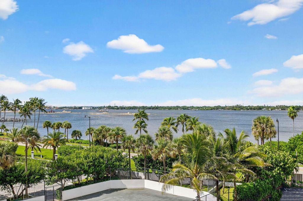 Image 34 of property listing at 3030 S Ocean Boulevard 437, Palm Beach, FL 33480
