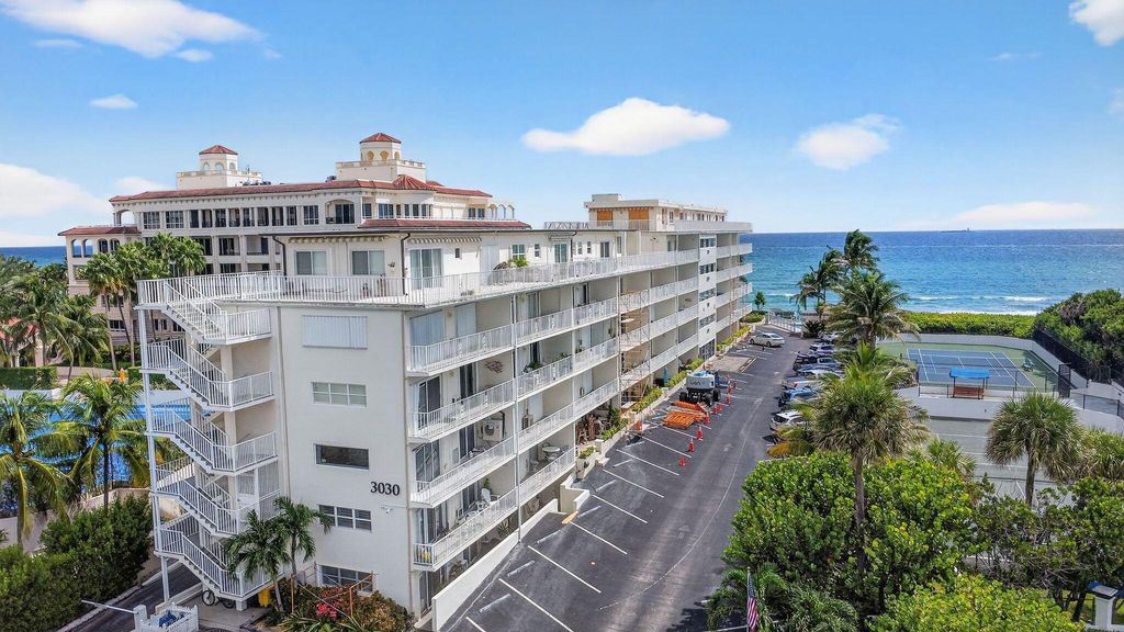 Image 35 of property listing at 3030 S Ocean Boulevard 437, Palm Beach, FL 33480