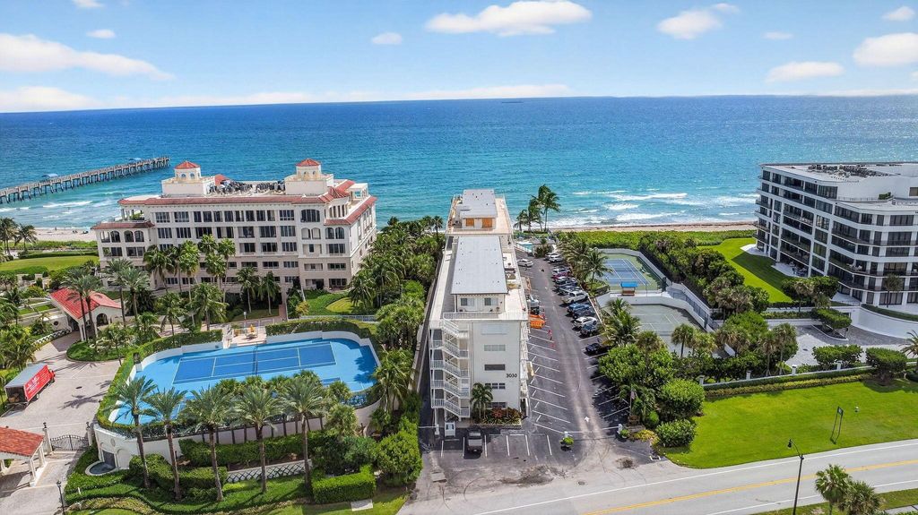 Image 38 of property listing at 3030 S Ocean Boulevard 437, Palm Beach, FL 33480