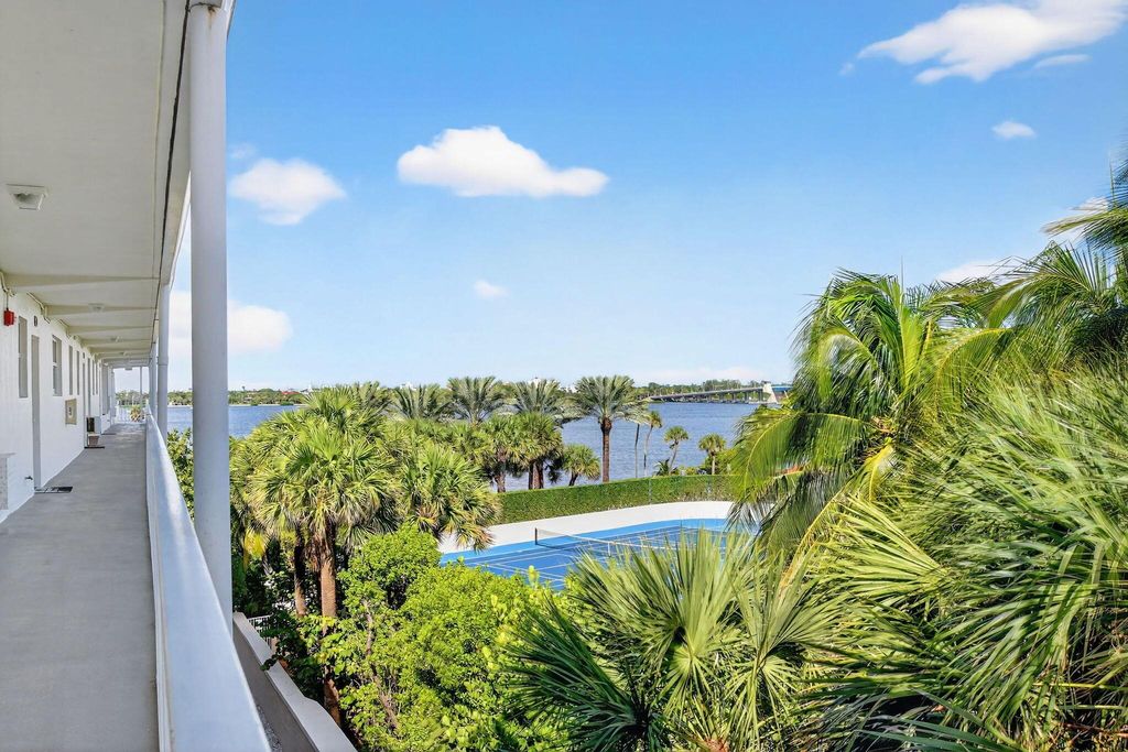Image 41 of property listing at 3030 S Ocean Boulevard 437, Palm Beach, FL 33480