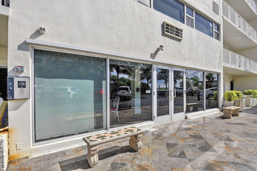 Image 42 of property listing at 3030 S Ocean Boulevard 437, Palm Beach, FL 33480