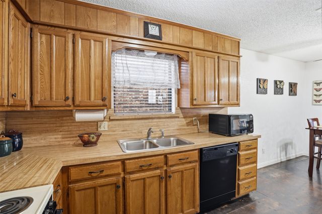 6437 High Lawn Terrace, Watauga, TX 76148