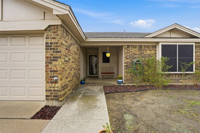 6437 High Lawn Terrace, Watauga, TX 76148