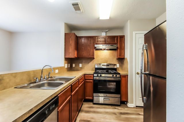 1111 Richcrest Drive, Houston, TX 77060