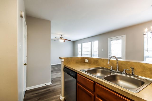 1111 Richcrest Drive, Houston, TX 77060