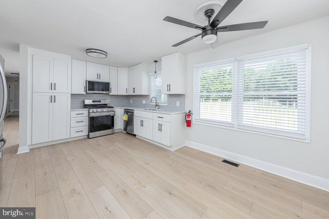 1124 LEXINGTON DR, Deptford, NJ 08096