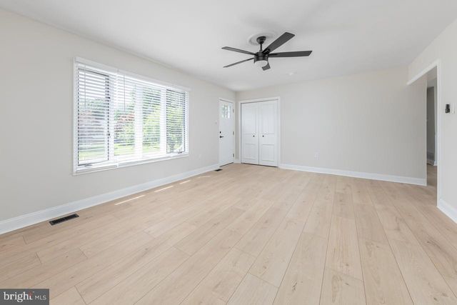 1124 LEXINGTON DR, Deptford, NJ 08096