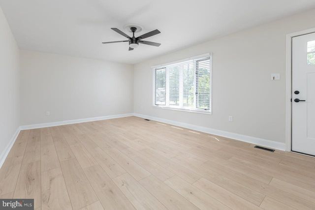 1124 LEXINGTON DR, Deptford, NJ 08096