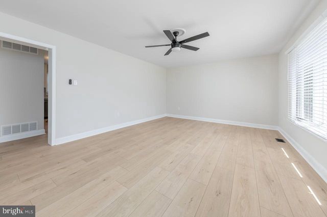 1124 LEXINGTON DR, Deptford, NJ 08096