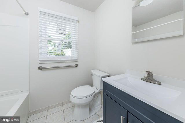 1124 LEXINGTON DR, Deptford, NJ 08096