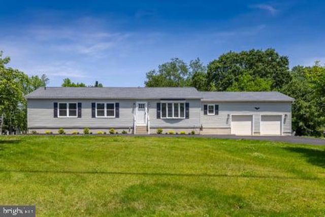 1124 LEXINGTON DR, Deptford, NJ 08096