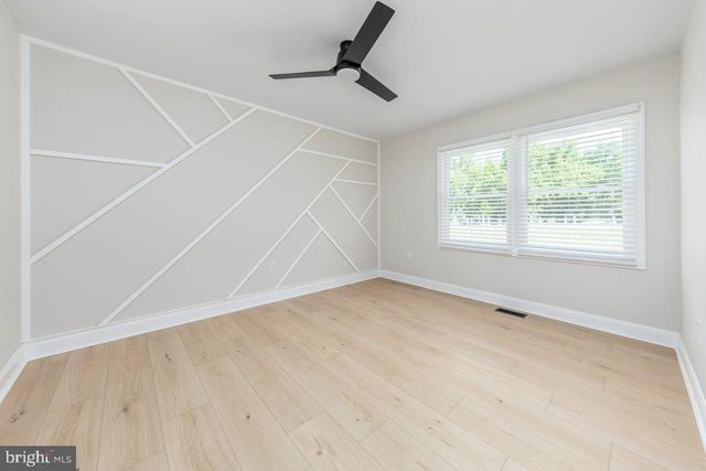 1124 LEXINGTON DR, Deptford, NJ 08096