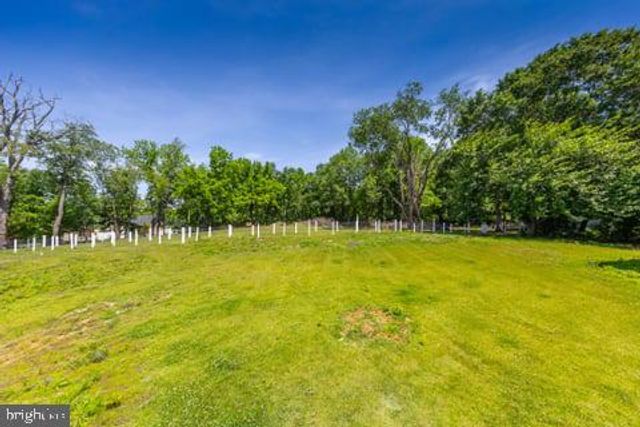 1124 LEXINGTON DR, Deptford, NJ 08096