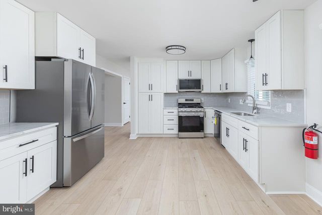 1124 LEXINGTON DR, Deptford, NJ 08096