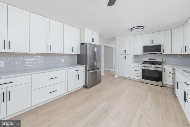 1124 LEXINGTON DR, Deptford, NJ 08096