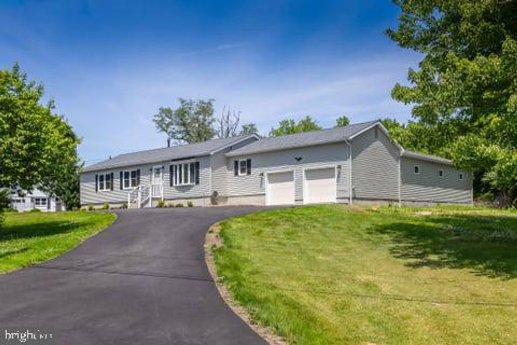 1124 LEXINGTON DR, Deptford, NJ 08096