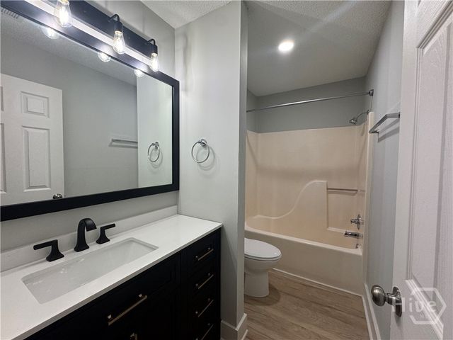 2505 W Broad Street 212, Athens, GA 30606