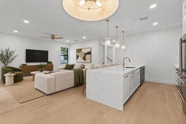 1025 MELROSE AVENUE S, St Petersburg, FL 33705
