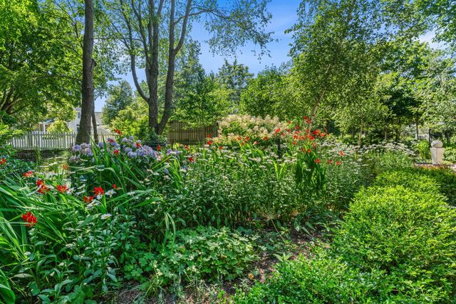 6806 Wiley Road, Douglas Vllg, MI 49406