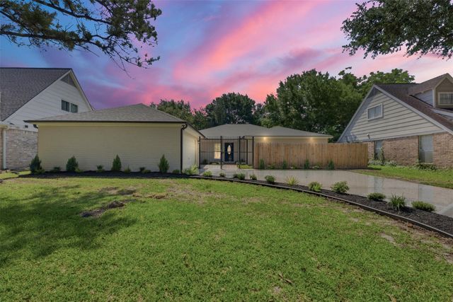 2207 Crystal Hills Drive, Houston, TX 77077