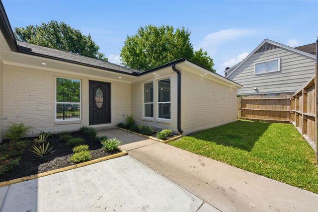 2207 Crystal Hills Drive, Houston, TX 77077