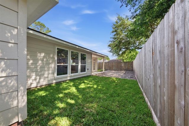 2207 Crystal Hills Drive, Houston, TX 77077