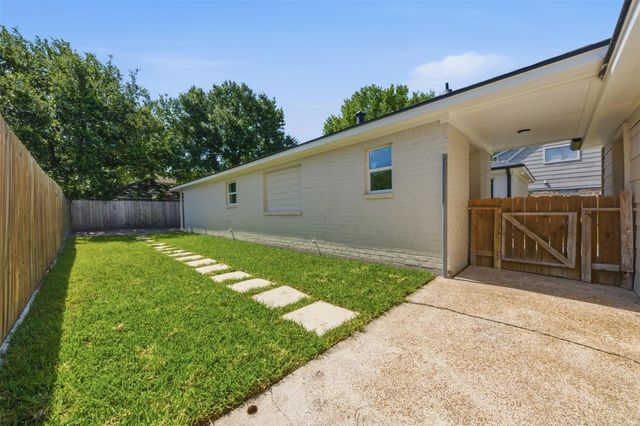 2207 Crystal Hills Drive, Houston, TX 77077