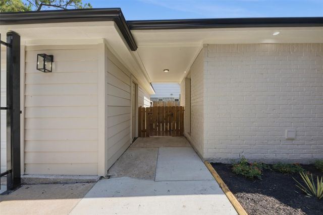 2207 Crystal Hills Drive, Houston, TX 77077
