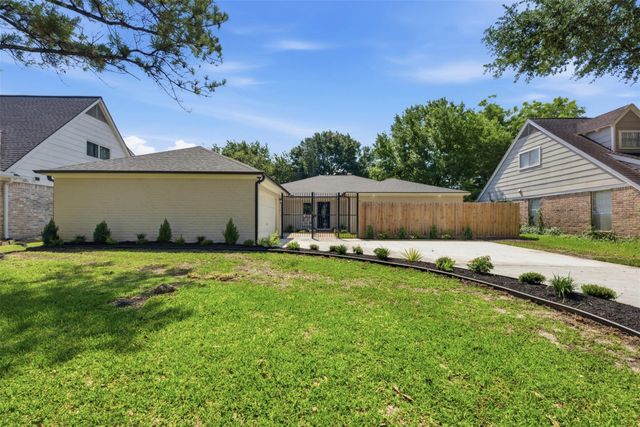 2207 Crystal Hills Drive, Houston, TX 77077