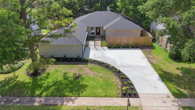 2207 Crystal Hills Drive, Houston, TX 77077